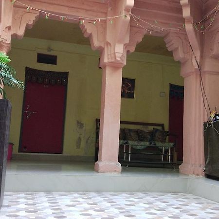 Radha Krishna Home فاراناسي المظهر الخارجي الصورة