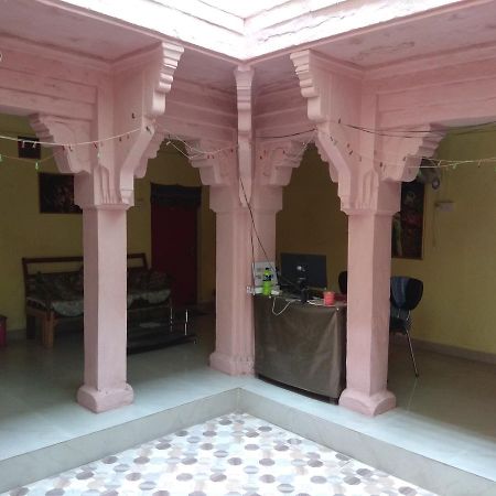 Radha Krishna Home فاراناسي المظهر الخارجي الصورة