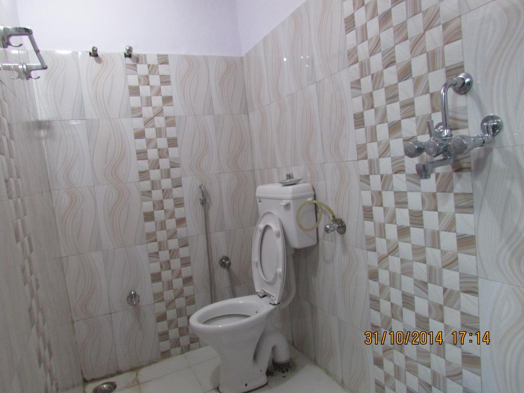 Radha Krishna Home فاراناسي المظهر الخارجي الصورة