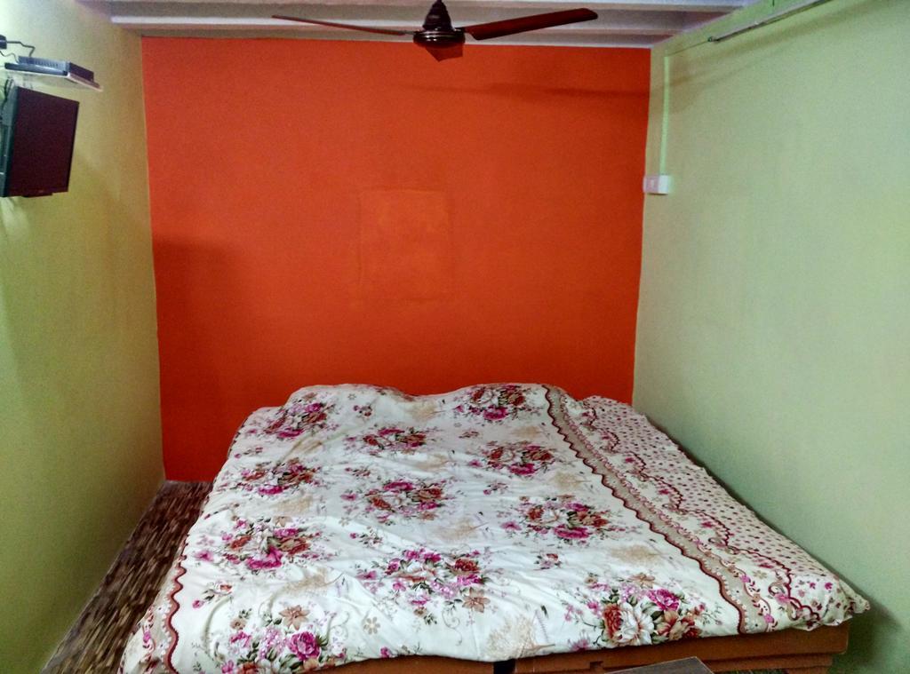 Radha Krishna Home فاراناسي المظهر الخارجي الصورة