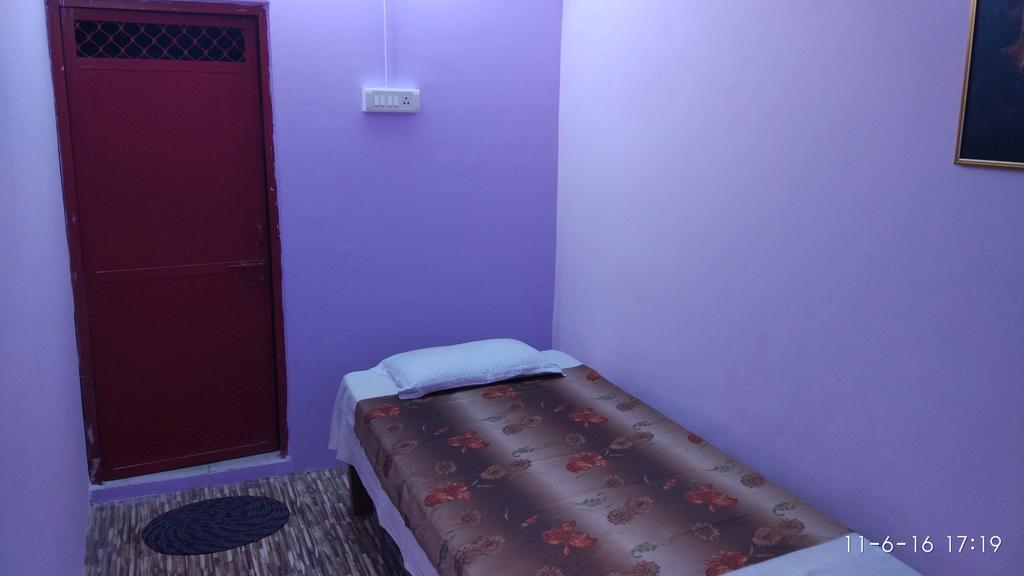 Radha Krishna Home فاراناسي المظهر الخارجي الصورة