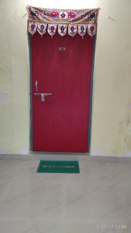 Radha Krishna Home فاراناسي المظهر الخارجي الصورة
