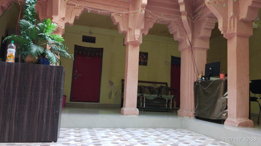 Radha Krishna Home فاراناسي المظهر الخارجي الصورة