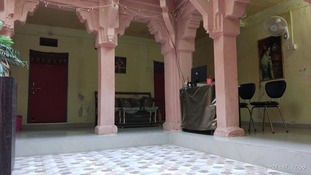Radha Krishna Home فاراناسي المظهر الخارجي الصورة