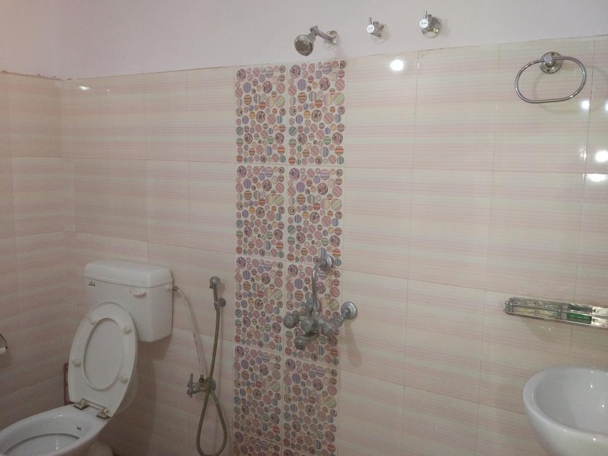 Radha Krishna Home فاراناسي المظهر الخارجي الصورة