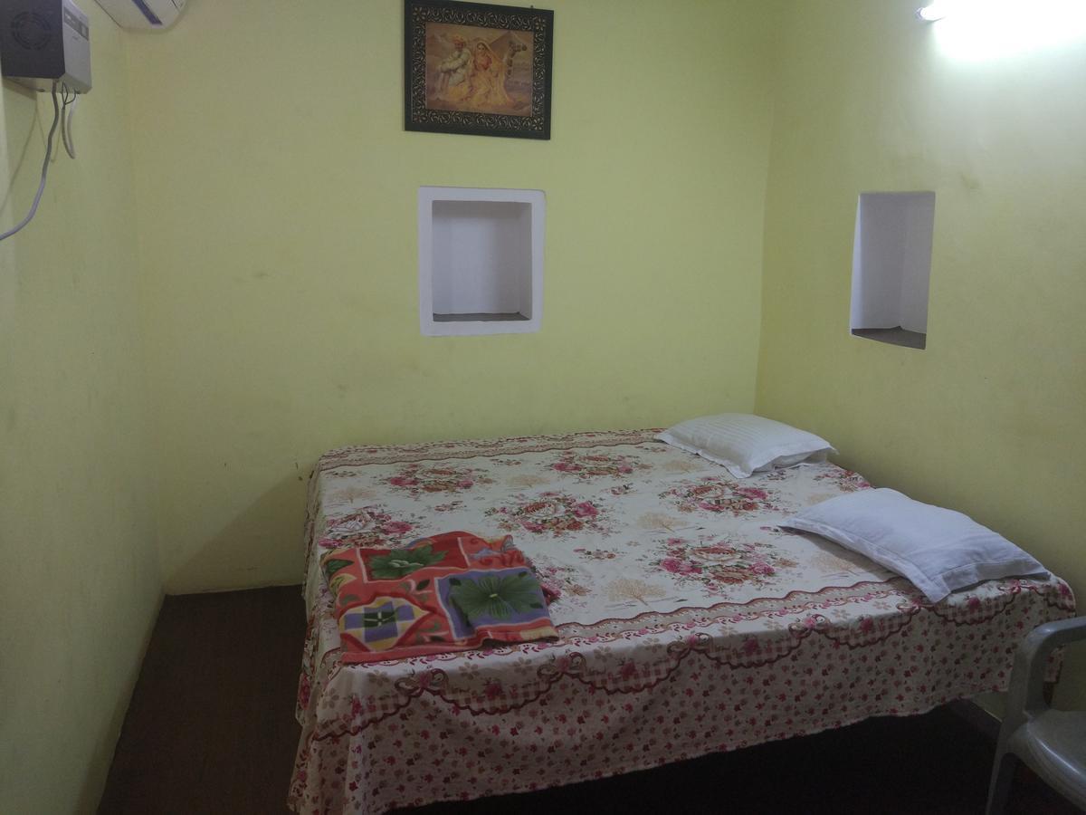 Radha Krishna Home فاراناسي المظهر الخارجي الصورة