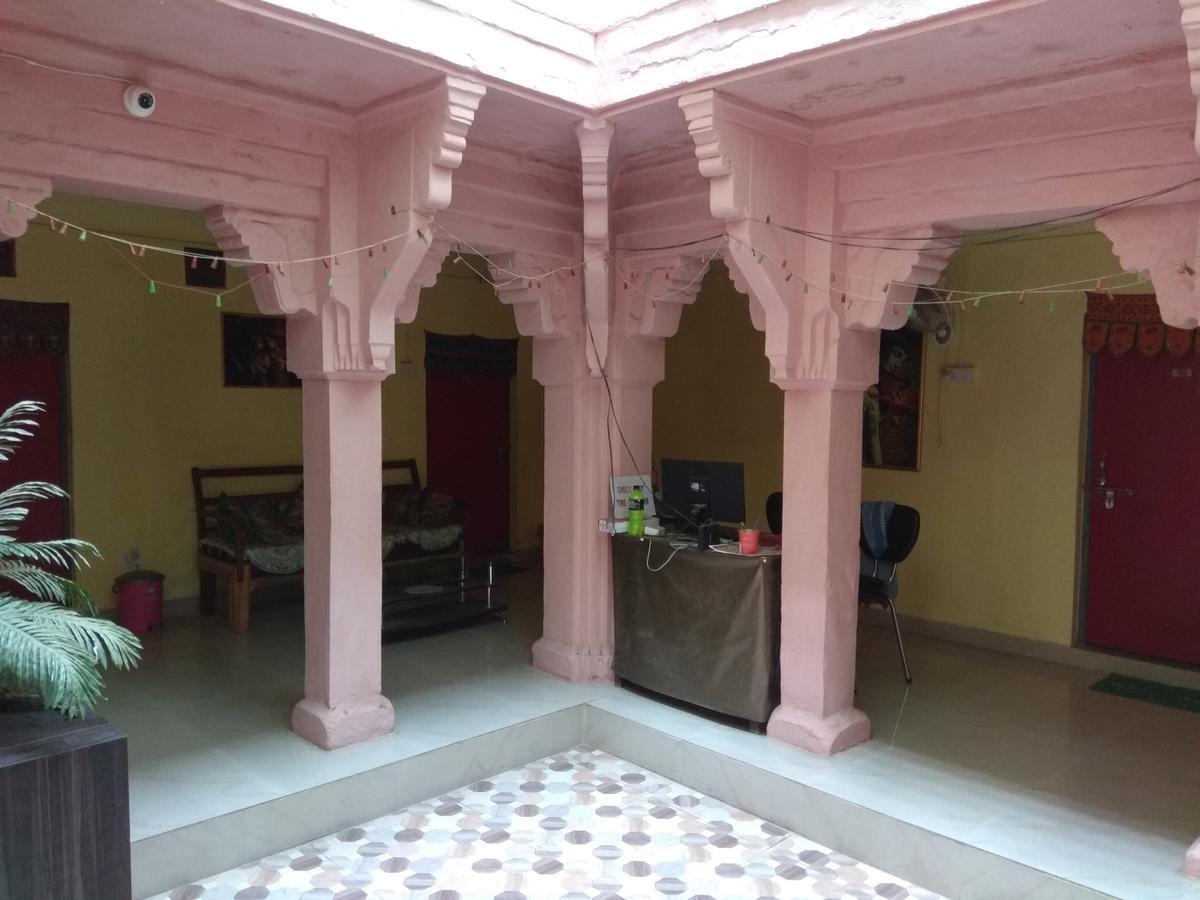 Radha Krishna Home فاراناسي المظهر الخارجي الصورة